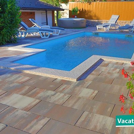 Vacation Home Alan 2 Kulen Vakuf Extérieur photo