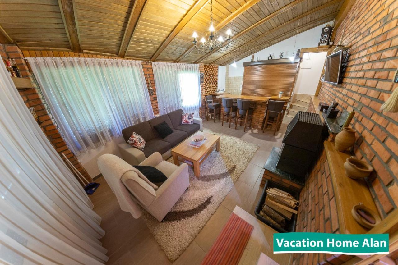 Vacation Home Alan 2 Kulen Vakuf Extérieur photo