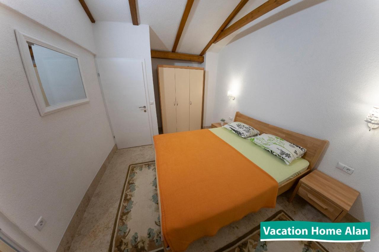 Vacation Home Alan 2 Kulen Vakuf Extérieur photo