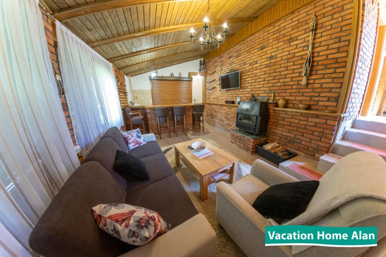 Vacation Home Alan 2 Kulen Vakuf Extérieur photo
