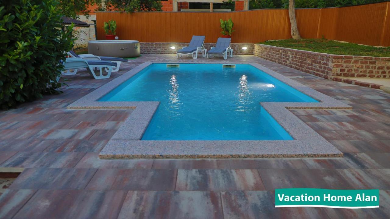 Vacation Home Alan 2 Kulen Vakuf Extérieur photo