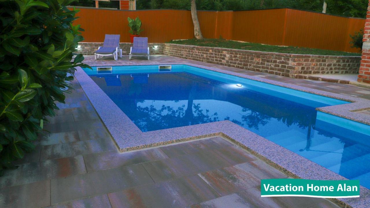 Vacation Home Alan 2 Kulen Vakuf Extérieur photo