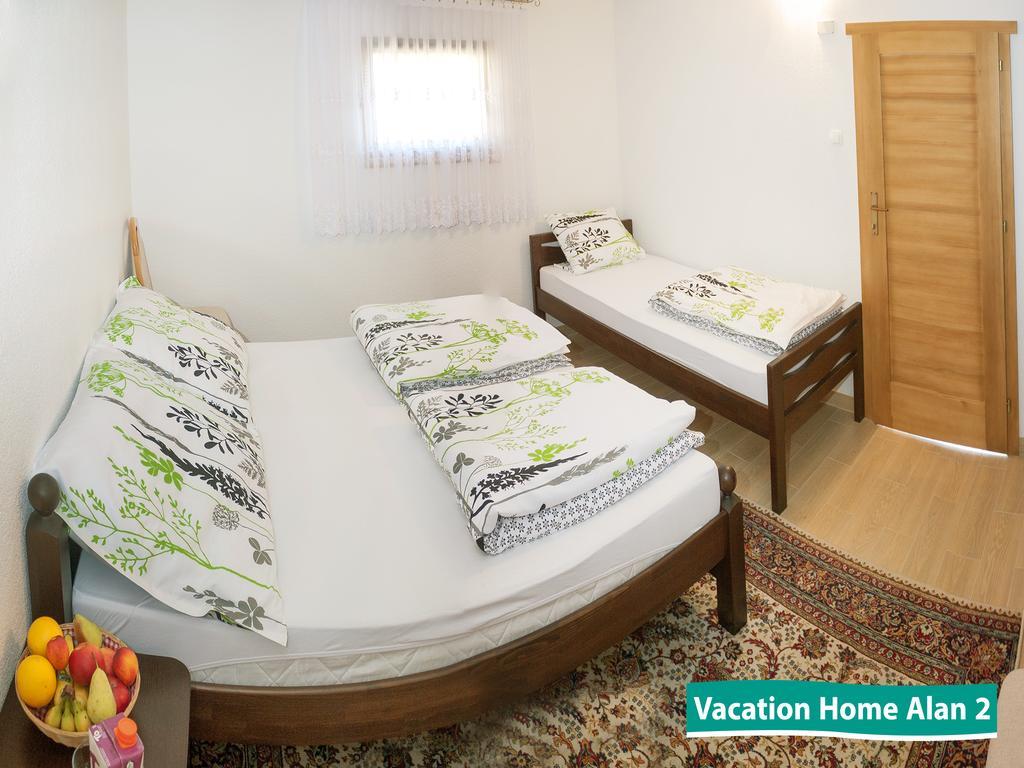 Vacation Home Alan 2 Kulen Vakuf Extérieur photo