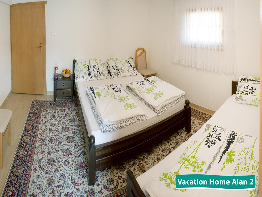 Vacation Home Alan 2 Kulen Vakuf Extérieur photo