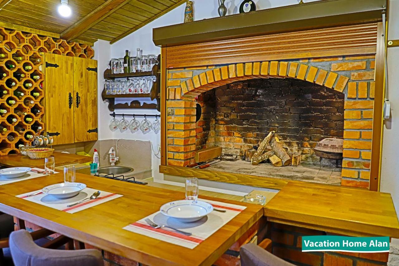 Vacation Home Alan 2 Kulen Vakuf Extérieur photo