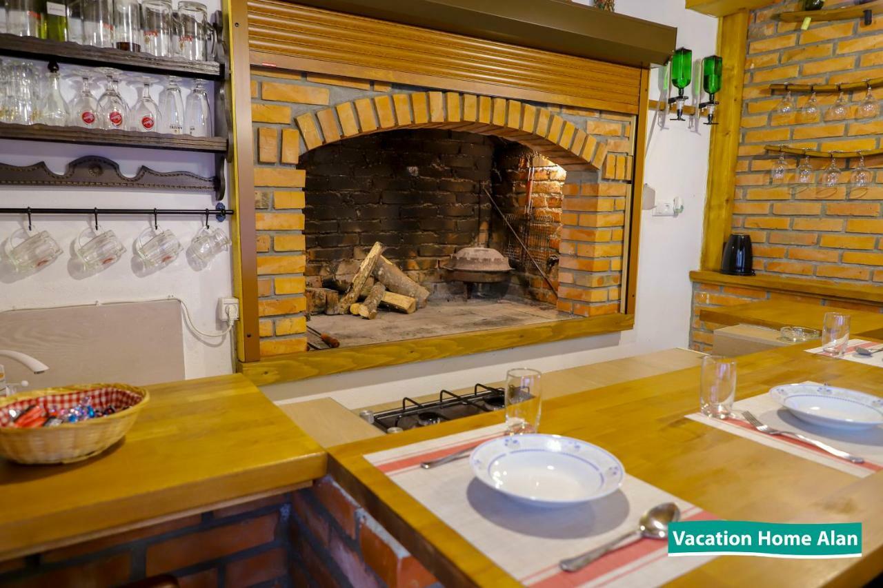 Vacation Home Alan 2 Kulen Vakuf Extérieur photo